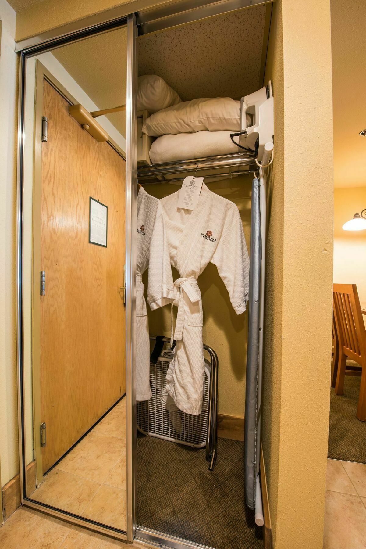 グランド ロッジ クレスティド ビュート Mount Crested Butte エクステリア 写真